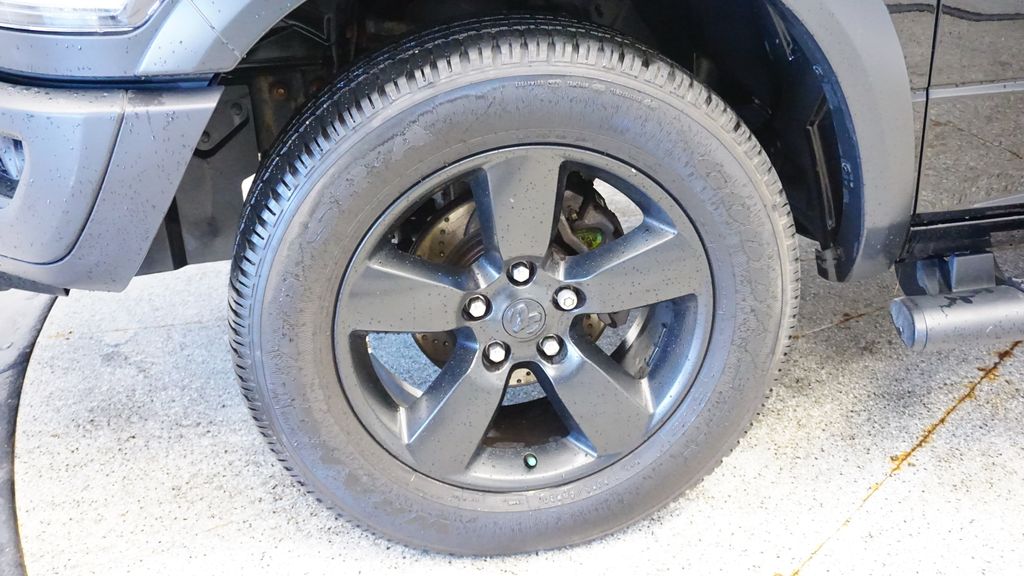 Thumbnail: 2019 RAM 1500 Classic - 14