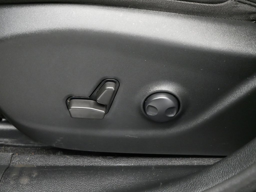 Thumbnail: 2022 Jeep Cherokee - 22