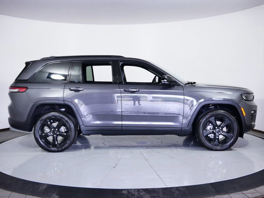 Thumbnail: 2025 Jeep Grand Cherokee - 9