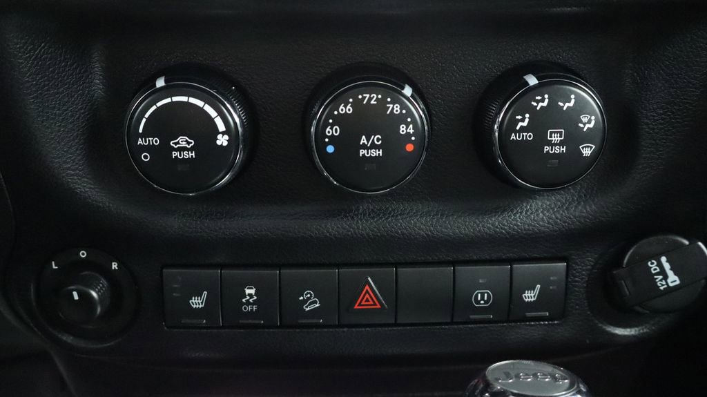 Thumbnail: 2014 Jeep Wrangler - 31