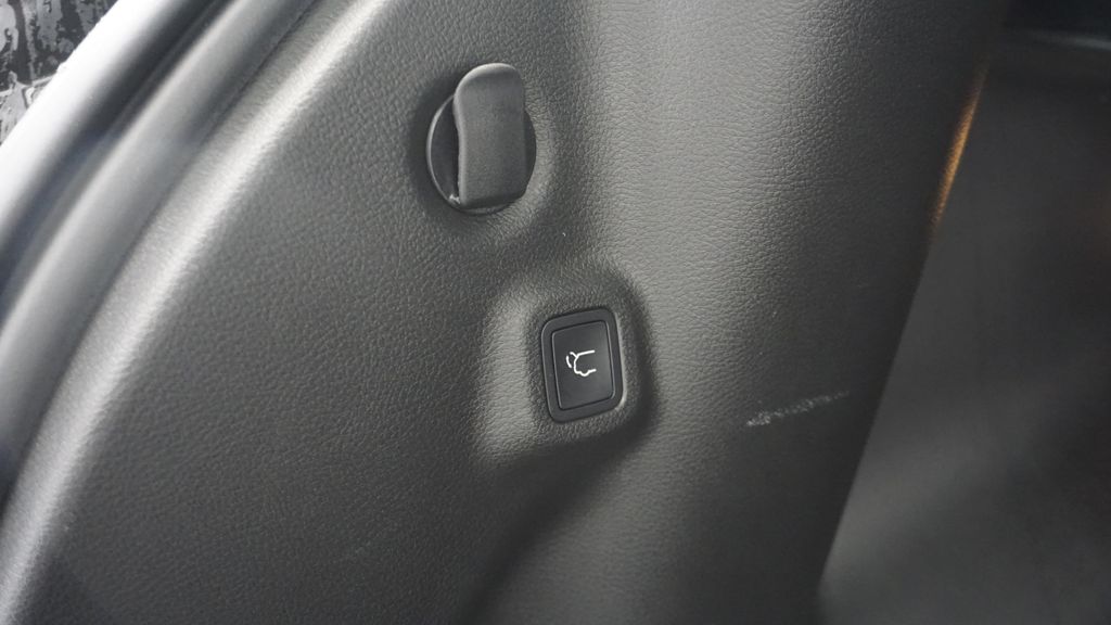 Thumbnail: 2022 Jeep Compass - 22