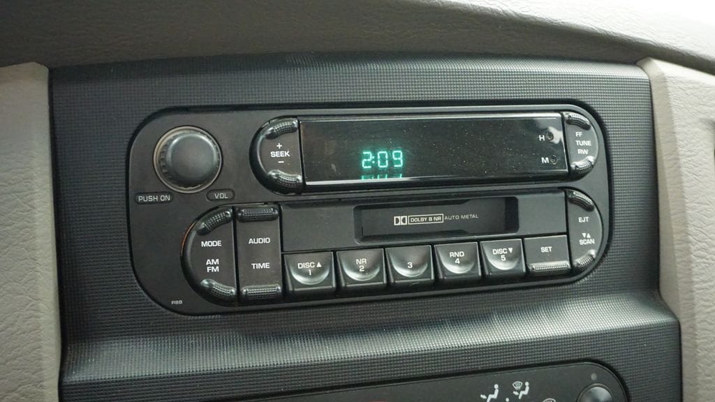 Thumbnail: 2005 Dodge Ram 1500 - 28