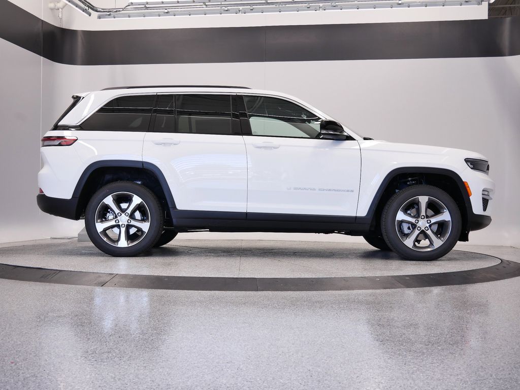 Thumbnail: 2025 Jeep Grand Cherokee - 9