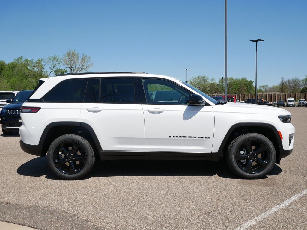 Thumbnail: 2025 Jeep Grand Cherokee - 8