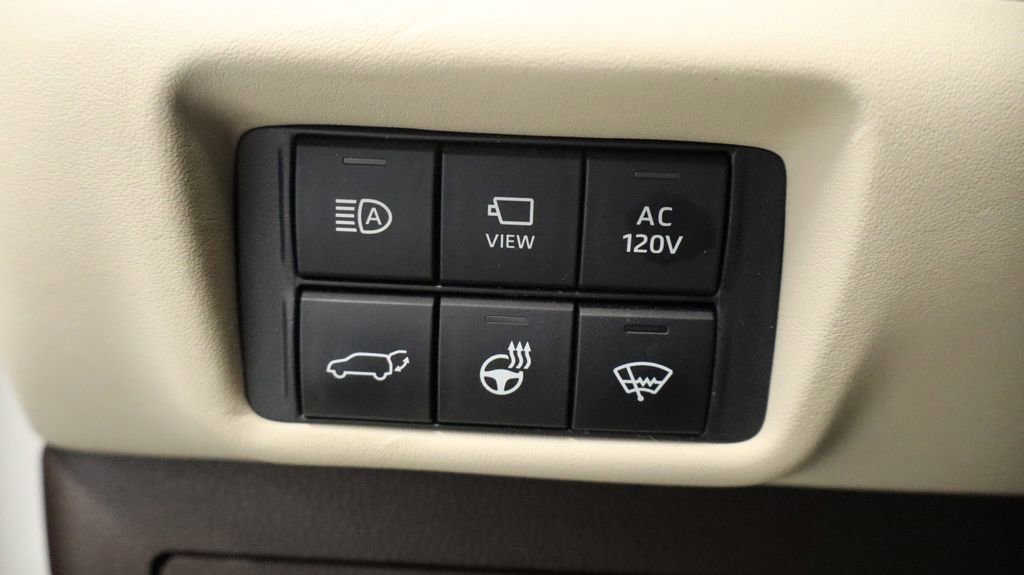 Thumbnail: 2022 Toyota Highlander - 31