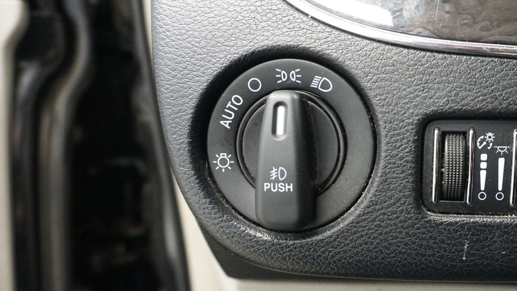 Thumbnail: 2014 Chrysler Town & Country - 33