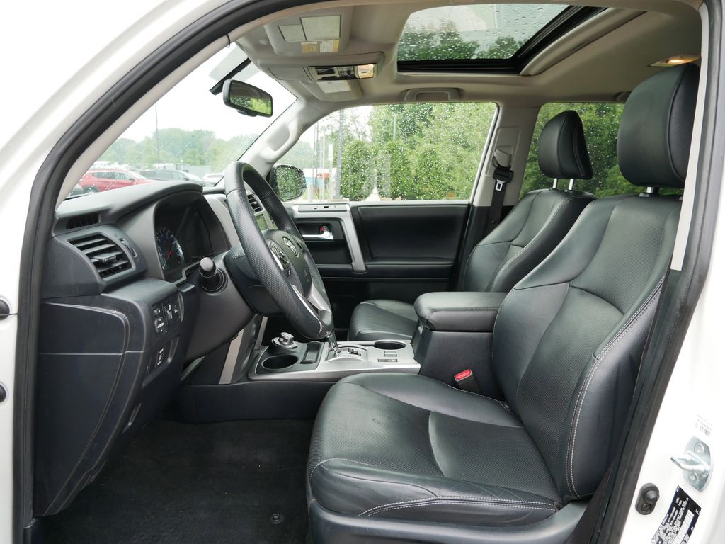 Thumbnail: 2019 Toyota 4Runner - 16