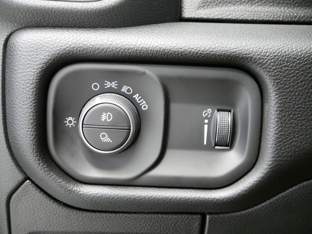 Thumbnail: 2026 RAM 1500 - 17