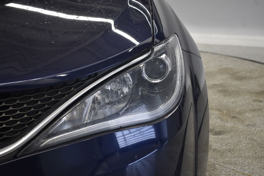 Thumbnail: 2017 Chrysler Pacifica - 15