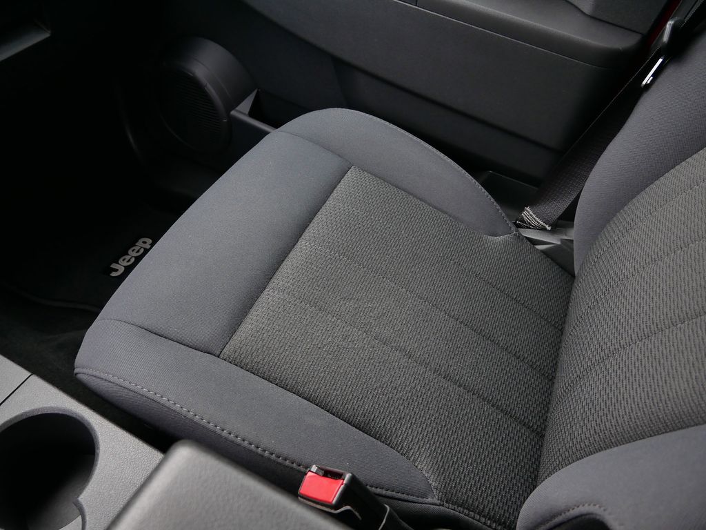 Thumbnail: 2012 Jeep Liberty - 38