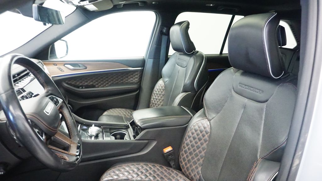 Thumbnail: 2022 Jeep Grand Cherokee - 23