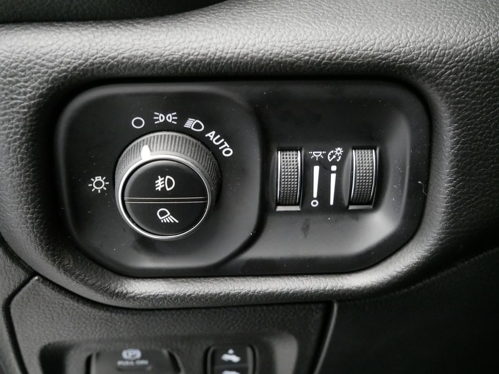 Thumbnail: 2025 RAM 1500 - 37
