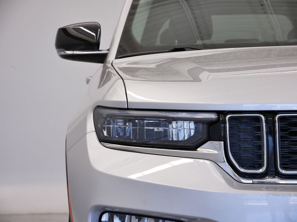 Thumbnail: 2022 Jeep Grand Cherokee - 12