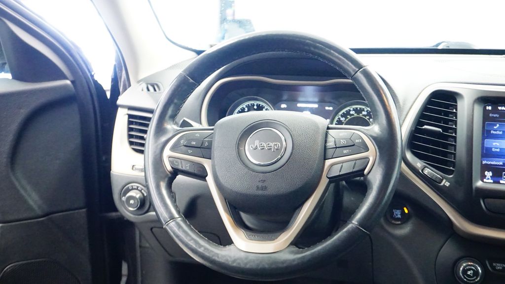 Thumbnail: 2015 Jeep Cherokee - 24