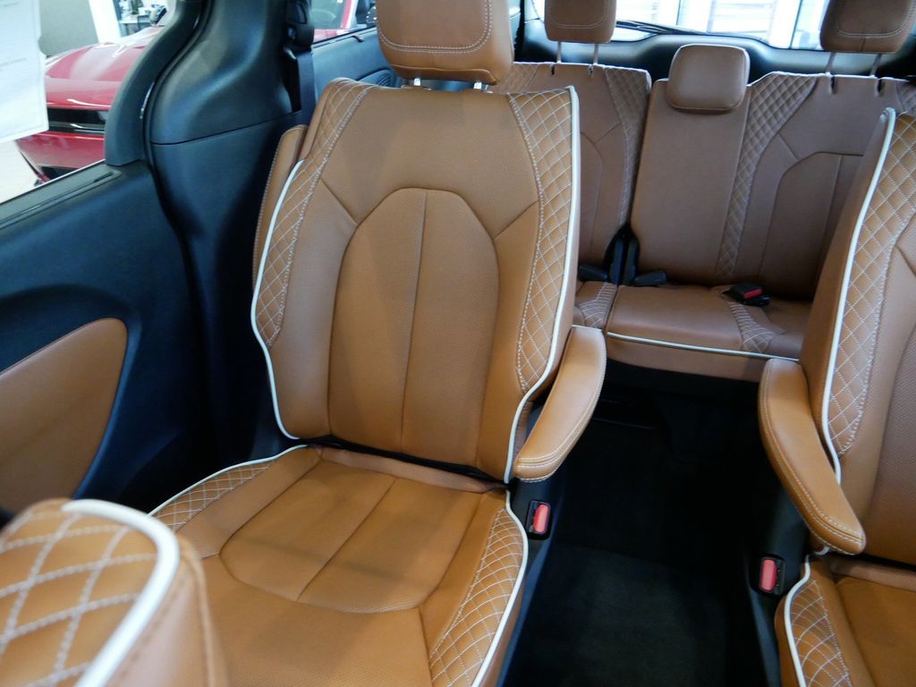 Thumbnail: 2026 Chrysler Pacifica - 34