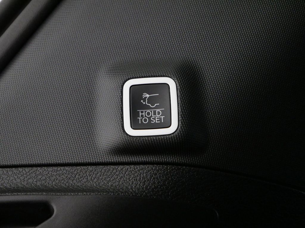 Thumbnail: 2025 Jeep Grand Cherokee - 15