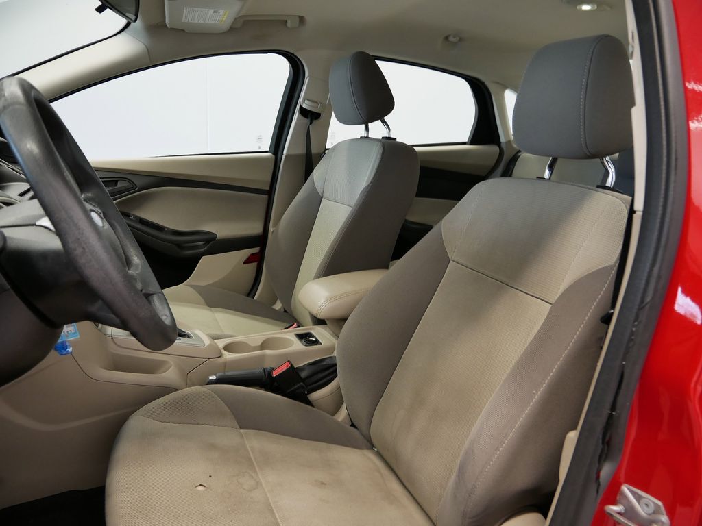 Thumbnail: 2012 Ford Focus - 22