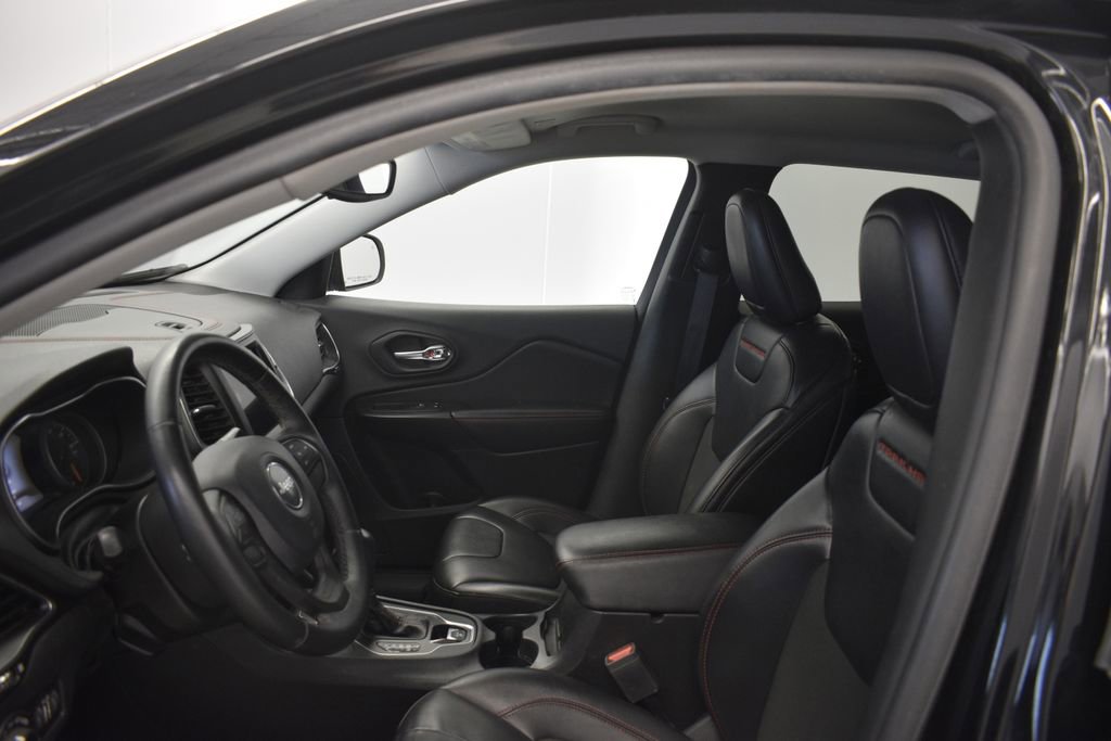 Thumbnail: 2019 Jeep Cherokee - 30