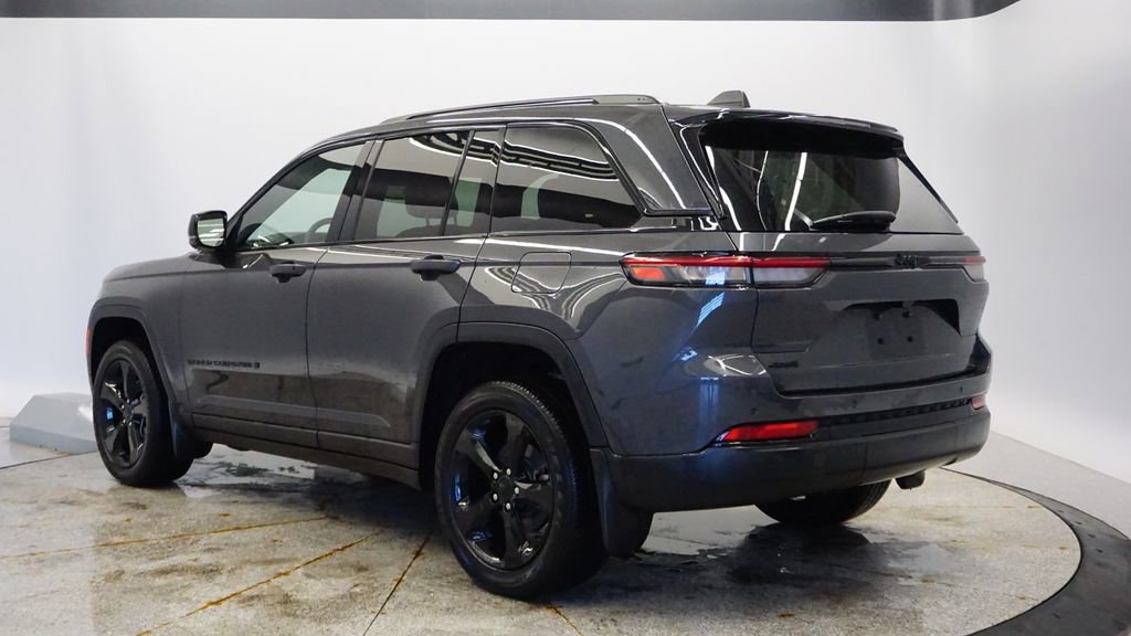 Thumbnail: 2023 Jeep Grand Cherokee - 3