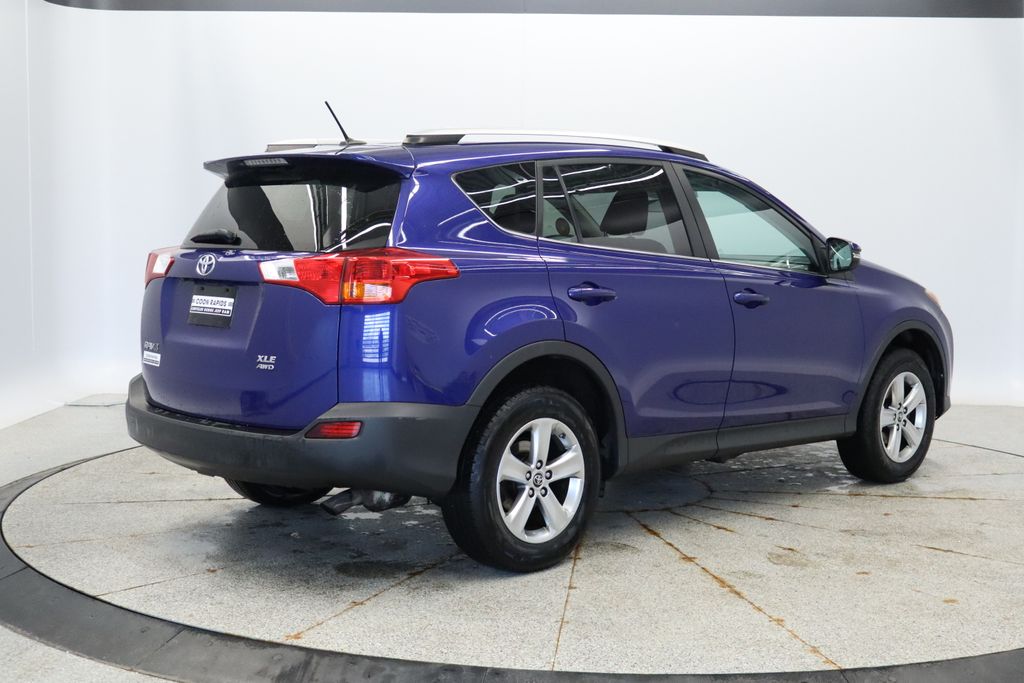 Thumbnail: 2015 Toyota RAV4 - 6