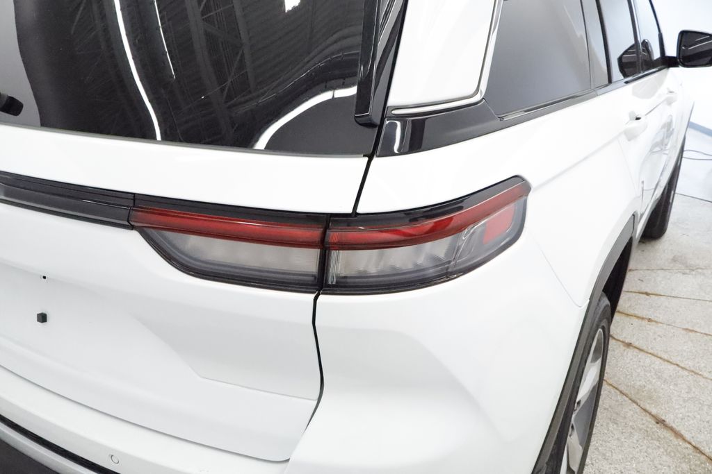 Thumbnail: 2022 Jeep Grand Cherokee - 21