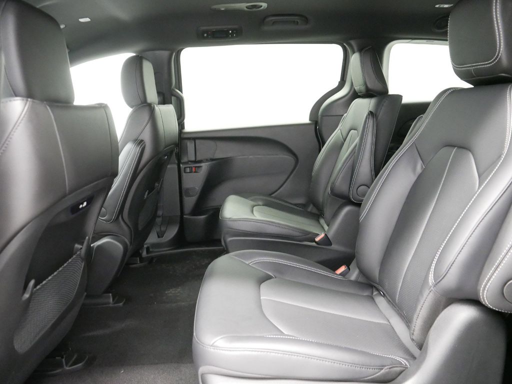 2025 Chrysler Pacifica Hybrid Select 30