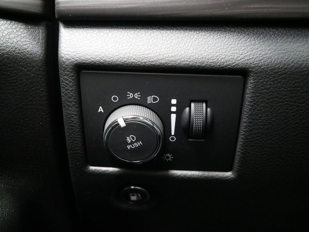 Thumbnail: 2022 Jeep Grand Cherokee - 24