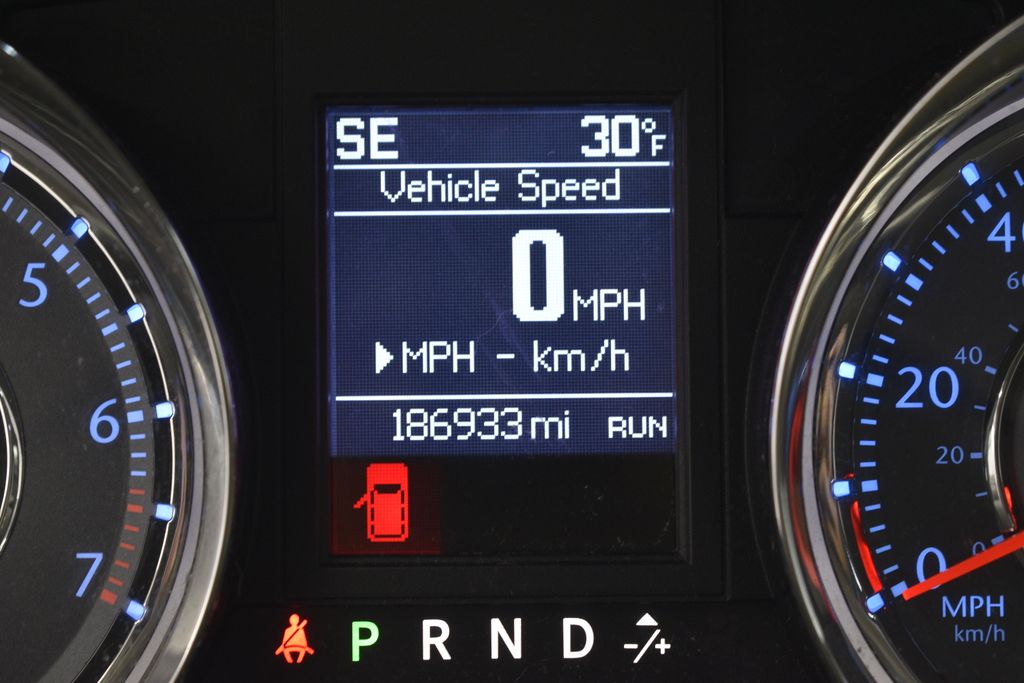 Thumbnail: 2015 Chrysler Town & Country - 45