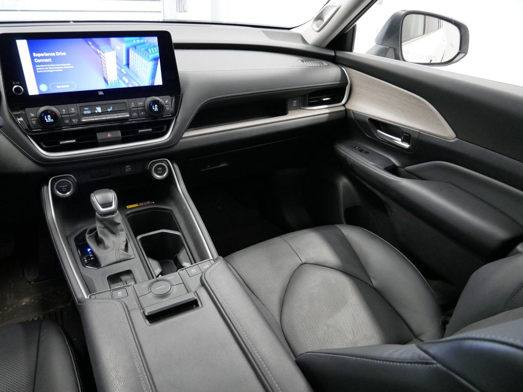 Thumbnail: 2024 Toyota Grand Highlander - 23