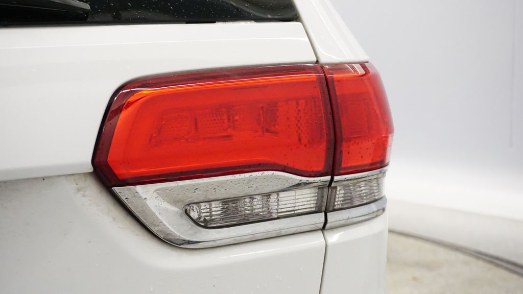 Thumbnail: 2017 Jeep Grand Cherokee - 16