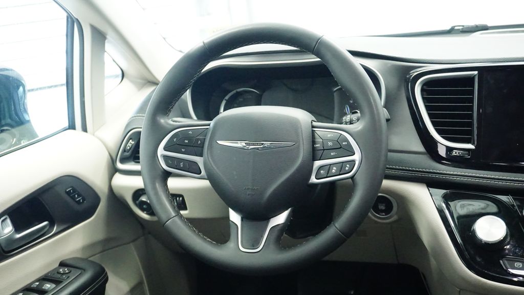 Thumbnail: 2024 Chrysler Pacifica - 25