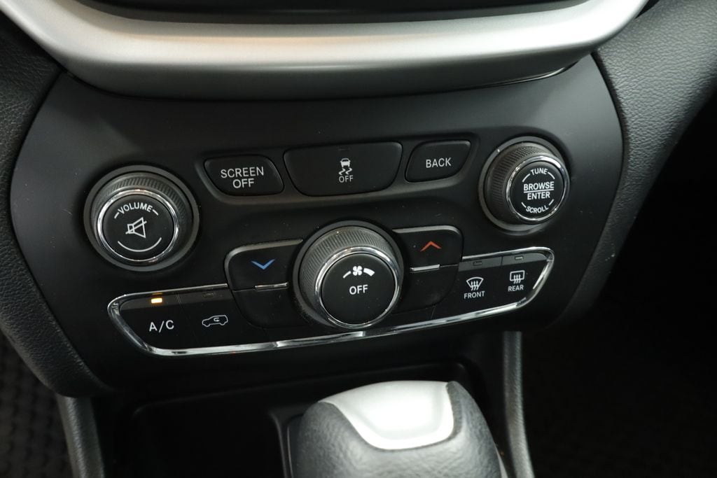 Thumbnail: 2014 Jeep Cherokee - 29