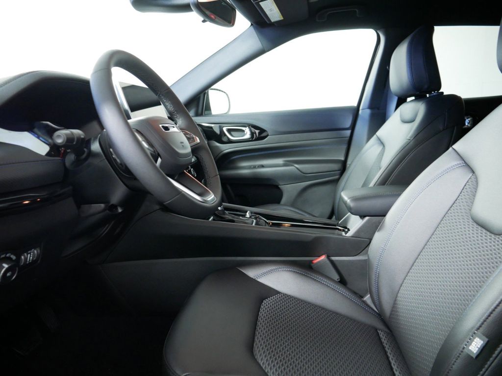 Thumbnail: 2025 Jeep Compass - 33