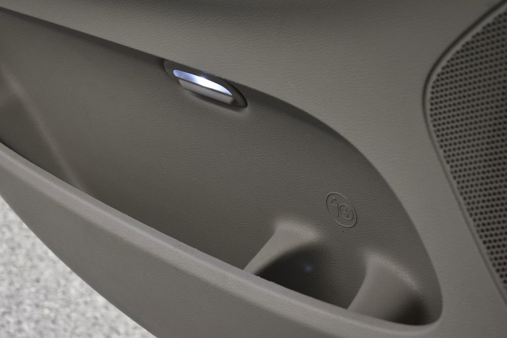 Thumbnail: 2014 Chrysler Town & Country - 49