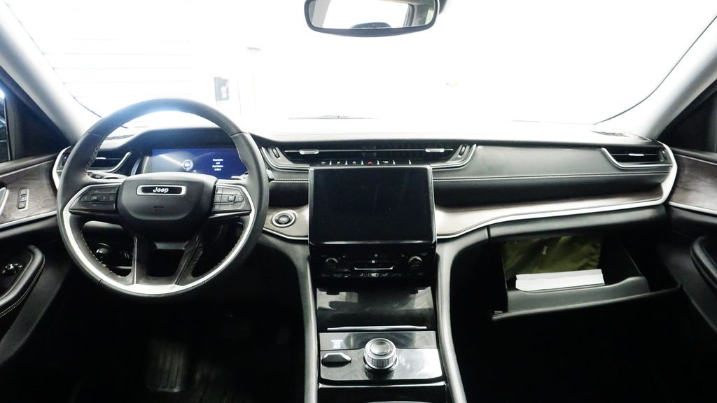 Thumbnail: 2023 Jeep Grand Cherokee L - 24