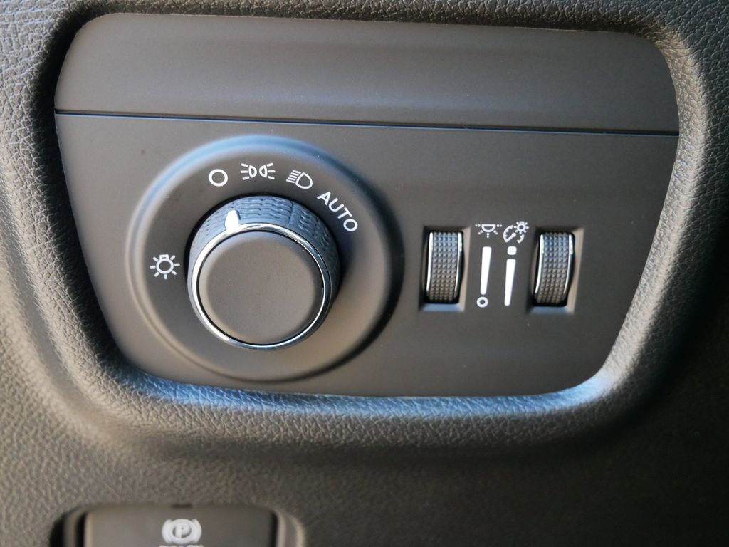 Thumbnail: 2025 Jeep Grand Cherokee - 37