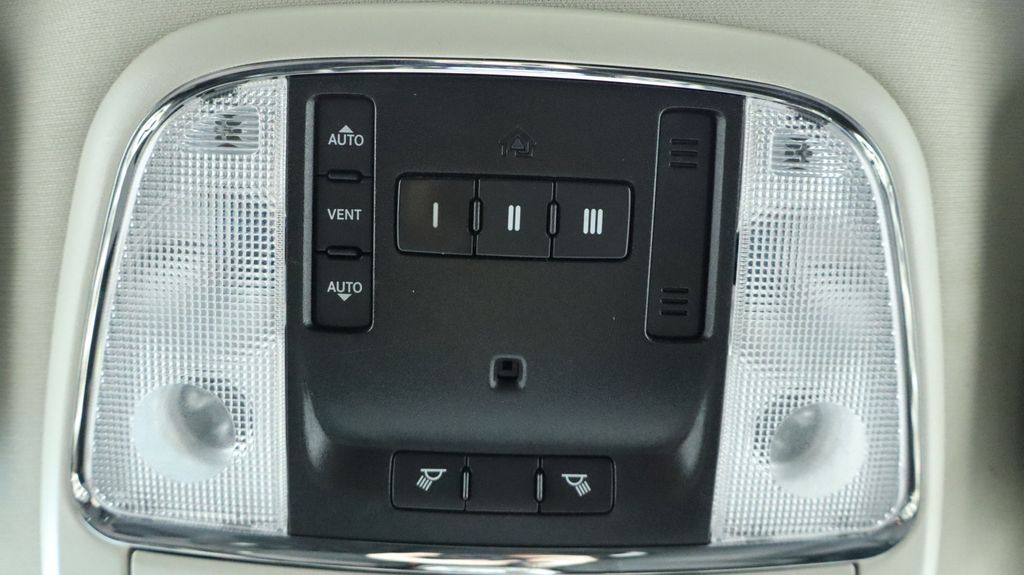 Thumbnail: 2012 Jeep Grand Cherokee - 39