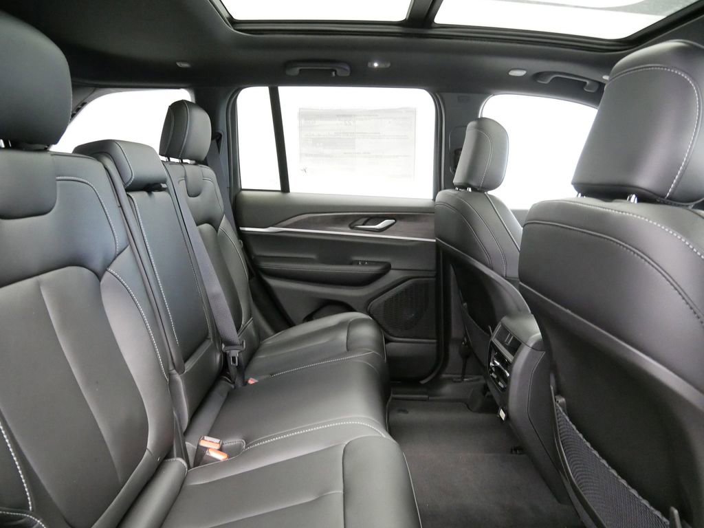2025 Jeep Grand Cherokee Limited Edition 26