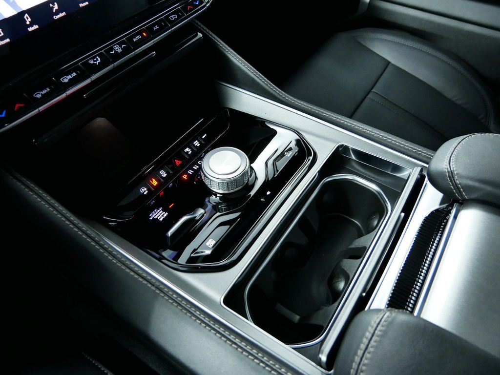 Thumbnail: 2024 Jeep Wagoneer - 47