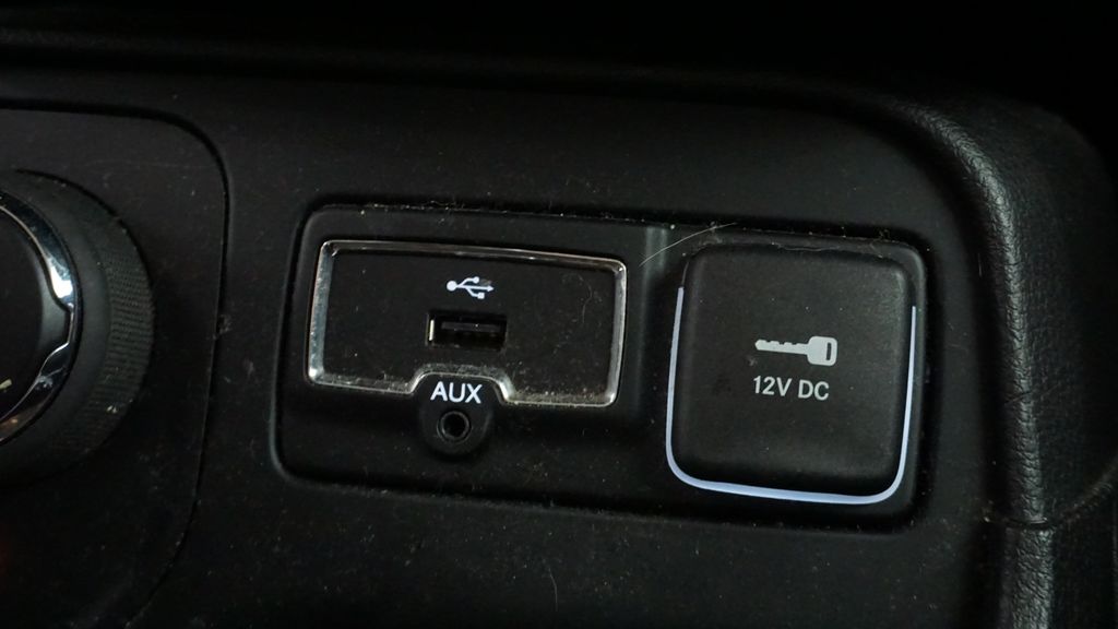 Thumbnail: 2017 Jeep Renegade - 32