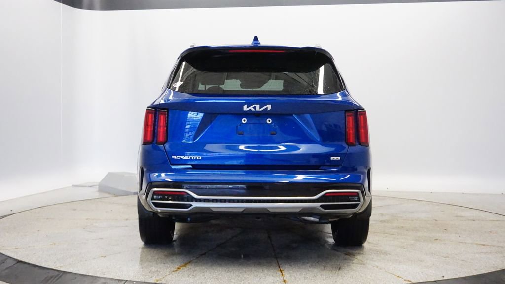 Thumbnail: 2023 Kia Sorento - 4