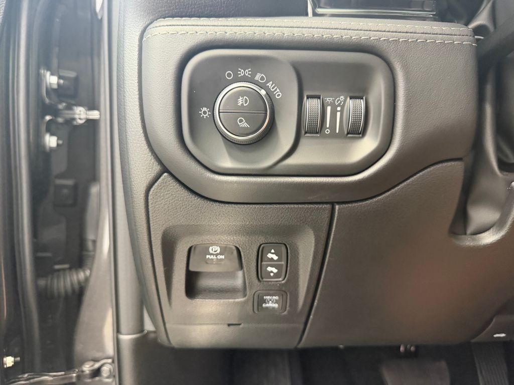 Thumbnail: 2026 RAM 1500 - 33
