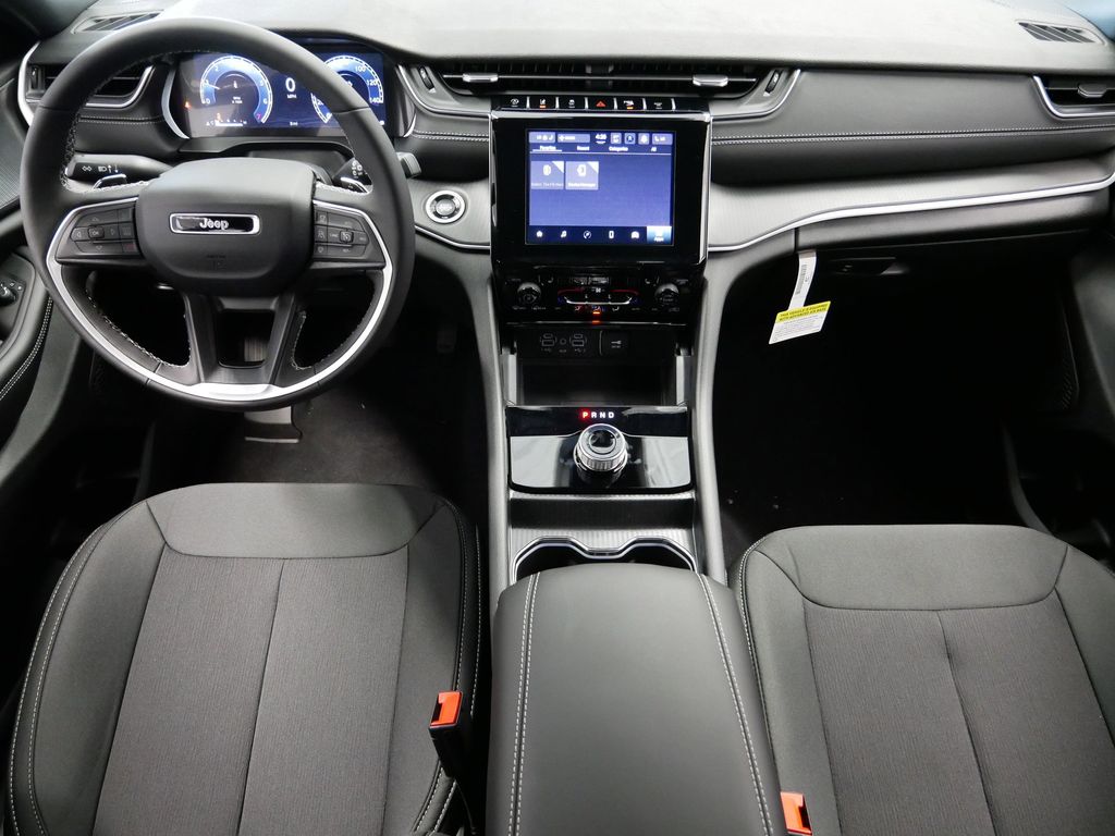 Thumbnail: 2025 Jeep Grand Cherokee - 18