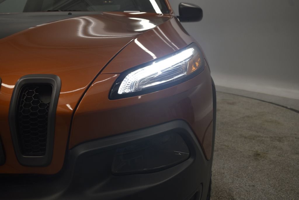 Thumbnail: 2016 Jeep Cherokee - 17