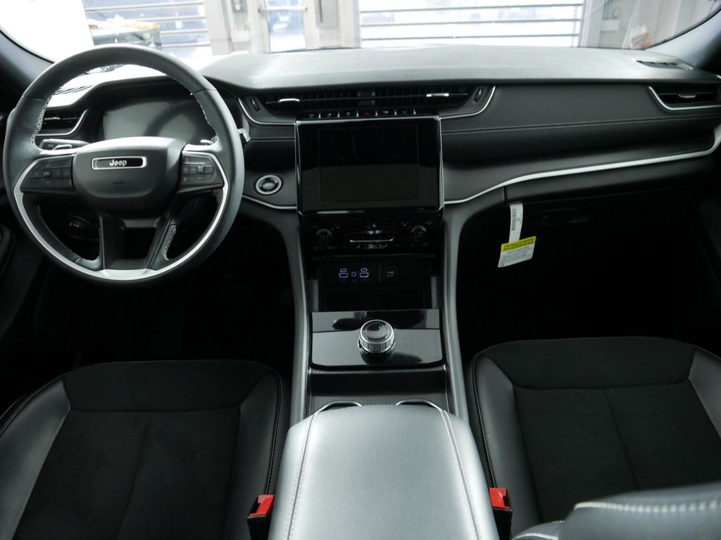 Thumbnail: 2024 Jeep Grand Cherokee - 8