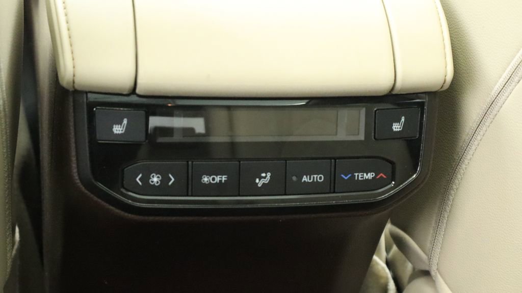 Thumbnail: 2022 Toyota Highlander - 23