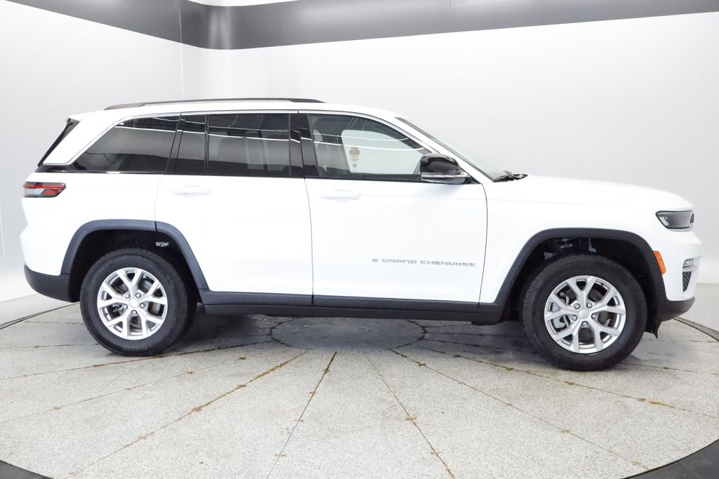 Thumbnail: 2023 Jeep Grand Cherokee - 8