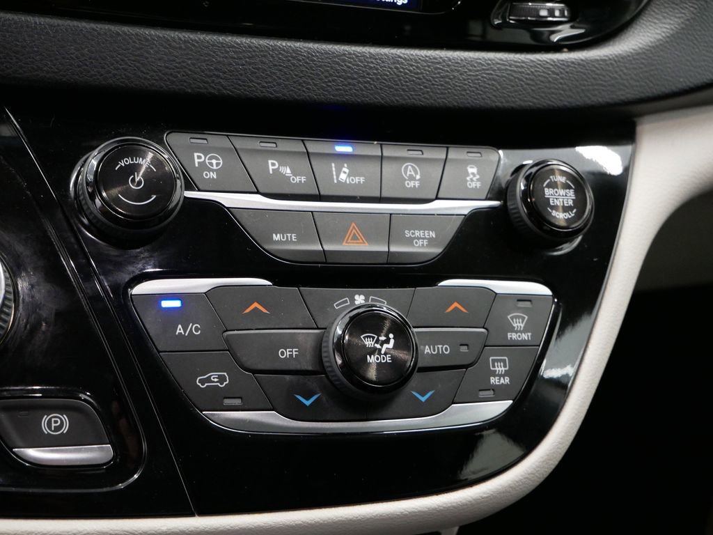 Thumbnail: 2019 Chrysler Pacifica - 28