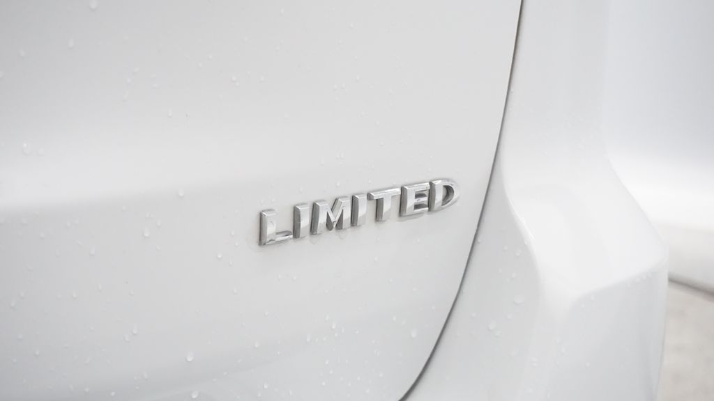 Thumbnail: 2021 Jeep Grand Cherokee - 23