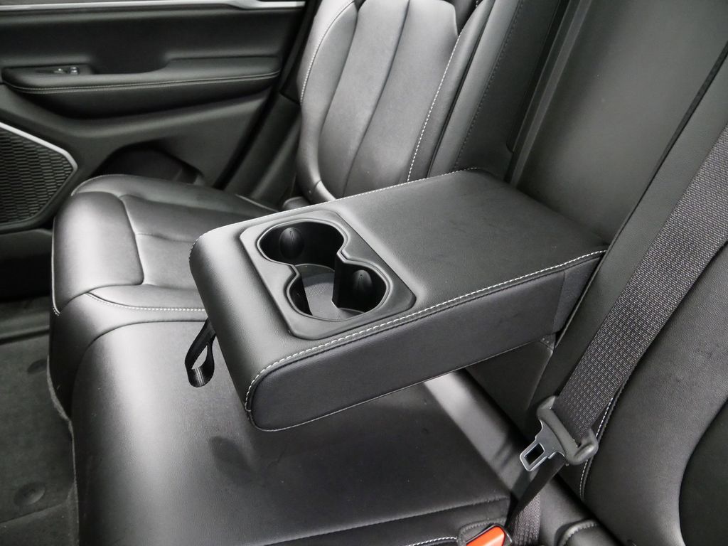 Thumbnail: 2024 Jeep Grand Cherokee - 12